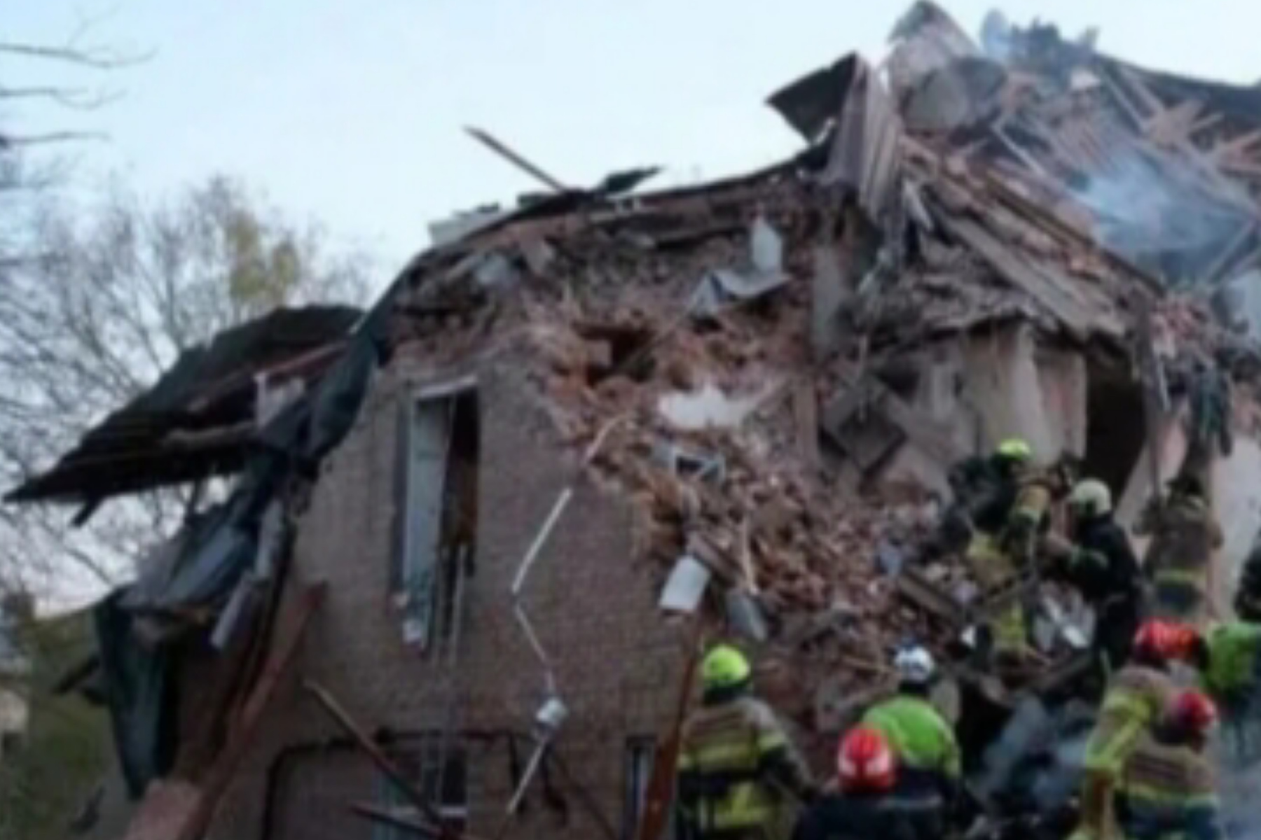 Tragedi Berdarah di Dnipro: Serangan Udara Masif Rusia Renggut 7 Nyawa dalam Semalam!