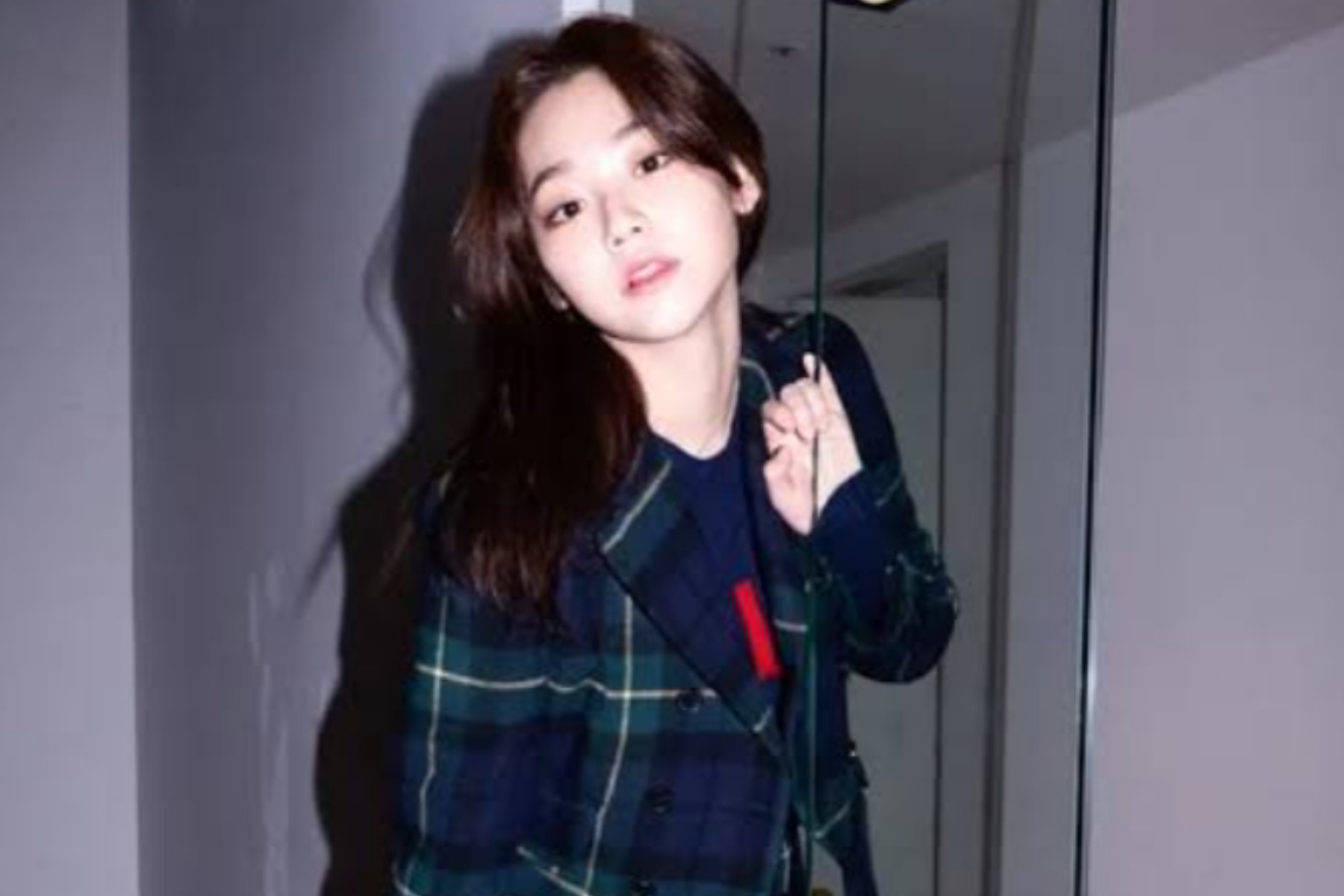 Transformasi Menawan Kang Mi-Na dalam Foto Profil Terbaru