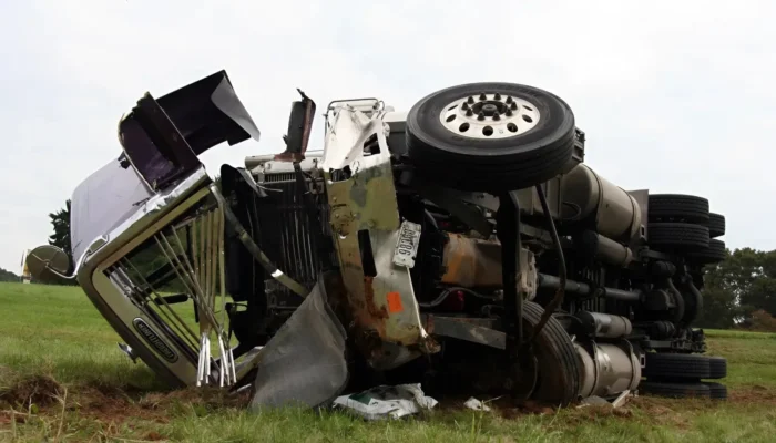 Truk Hantam Angkot di Citatah Bandung Barat, 11 Orang Terluka