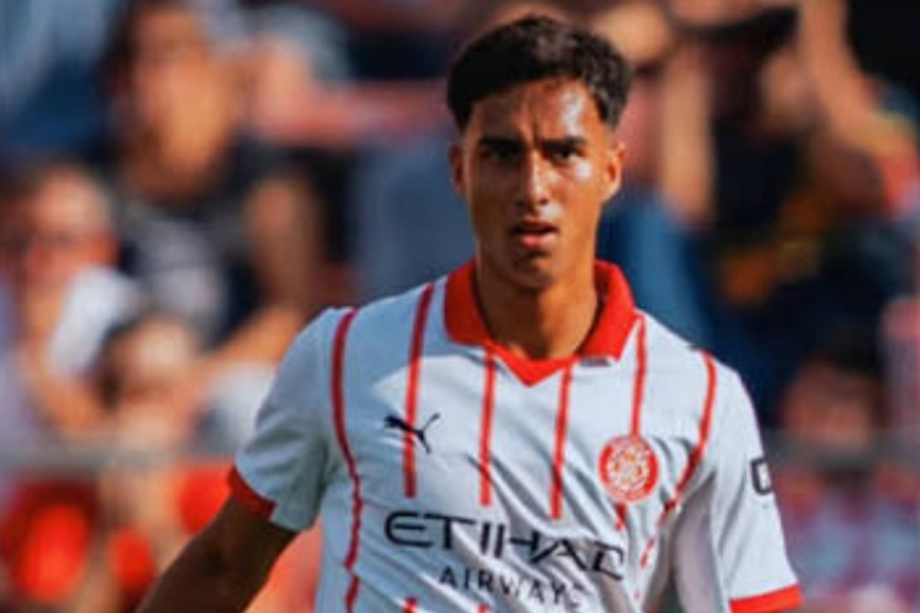 Vitor Reis Bidik Posisi Utama di Manchester City Musim Depan