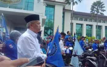 Wakil Bupati Bandung Barat Turun Langsung dalam Aksi Ribuan Buruh
