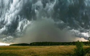 BMKG Keluarkan Peringatan Dini, Awan Badai Mengintai