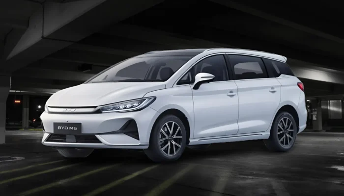 BYD M6 DM Resmi Mengaspal, Harga Diprediksi Bikin Pasar Panas