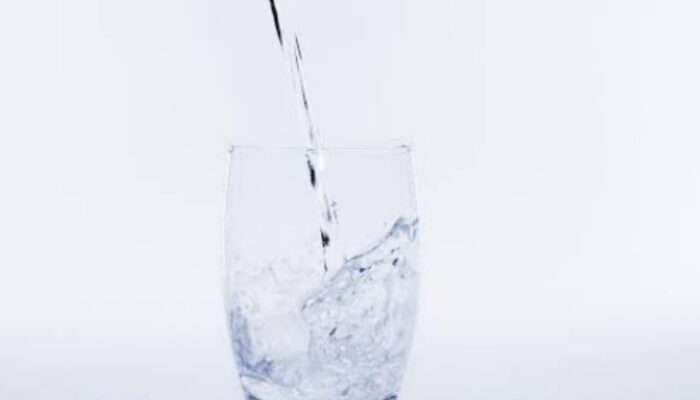Benarkah Minum Air Es Berlebihan Buruk bagi Kesehatan?