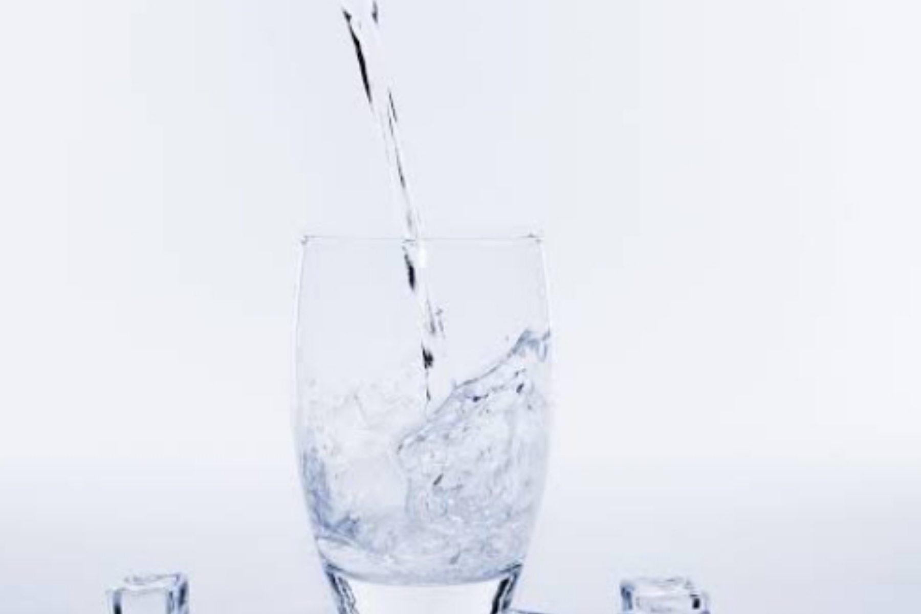 Benarkah Minum Air Es Berlebihan Buruk bagi Kesehatan?