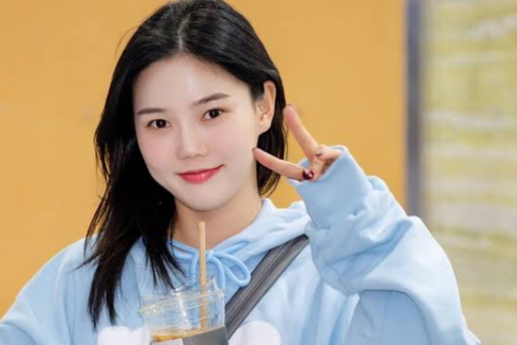 Bikin Fans Nostalgia! Hyojung Oh My Girl Rilis Teaser Single Solo 'To My Little Youth'