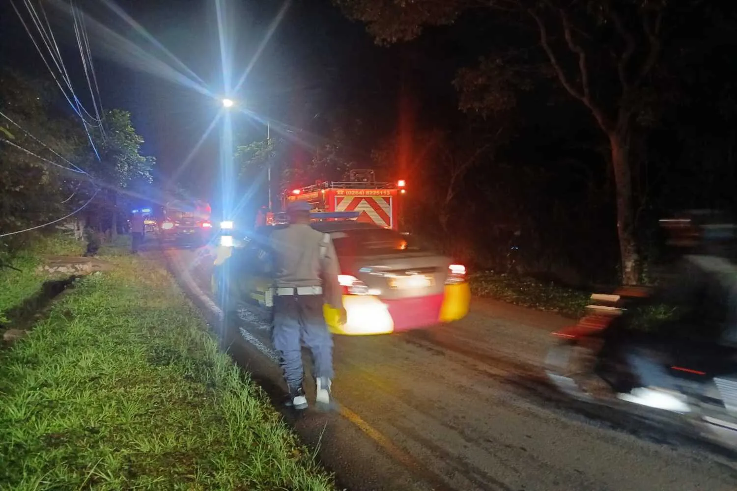 Jalan Licin di Wanayasa Purwakarta Picu Kecelakaan