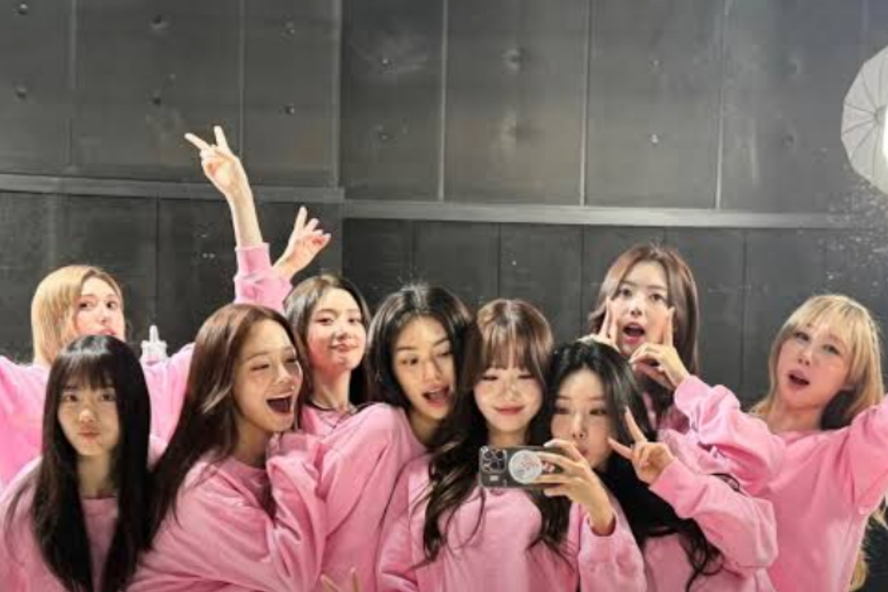 Janji yang Menjadi Nyata: I.O.I Resmi Comeback Setelah Satu Dekade!