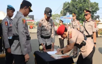 Kapolres Sukabumi Kota Pimpin Sertijab Kasat dan Kapolsek: Penyegaran Organisasi demi Peningkatan Pelayanan 8 Kapolres Sukabumi Kota Pimpin Sertijab Kasat dan Kapolsek: Penyegaran Organisasi demi Peningkatan Pelayanan