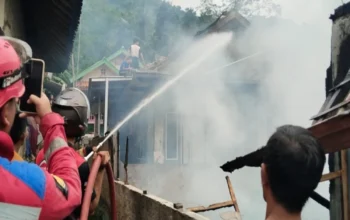Kebakaran Hebat di Bojongpicung Cianjur, 3 Rumah Hangus
