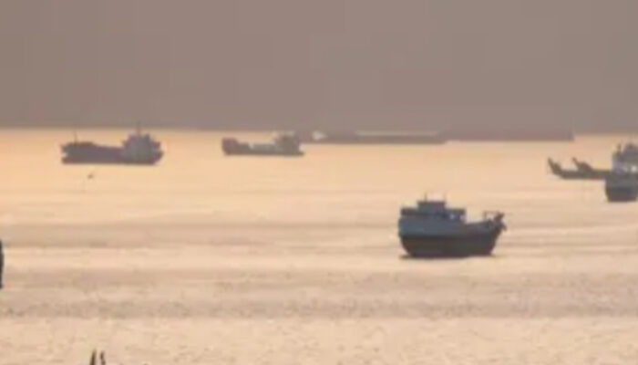 Ketegangan Memuncak! AS dan Iran Saling Klaim Kendali di Selat Hormuz
