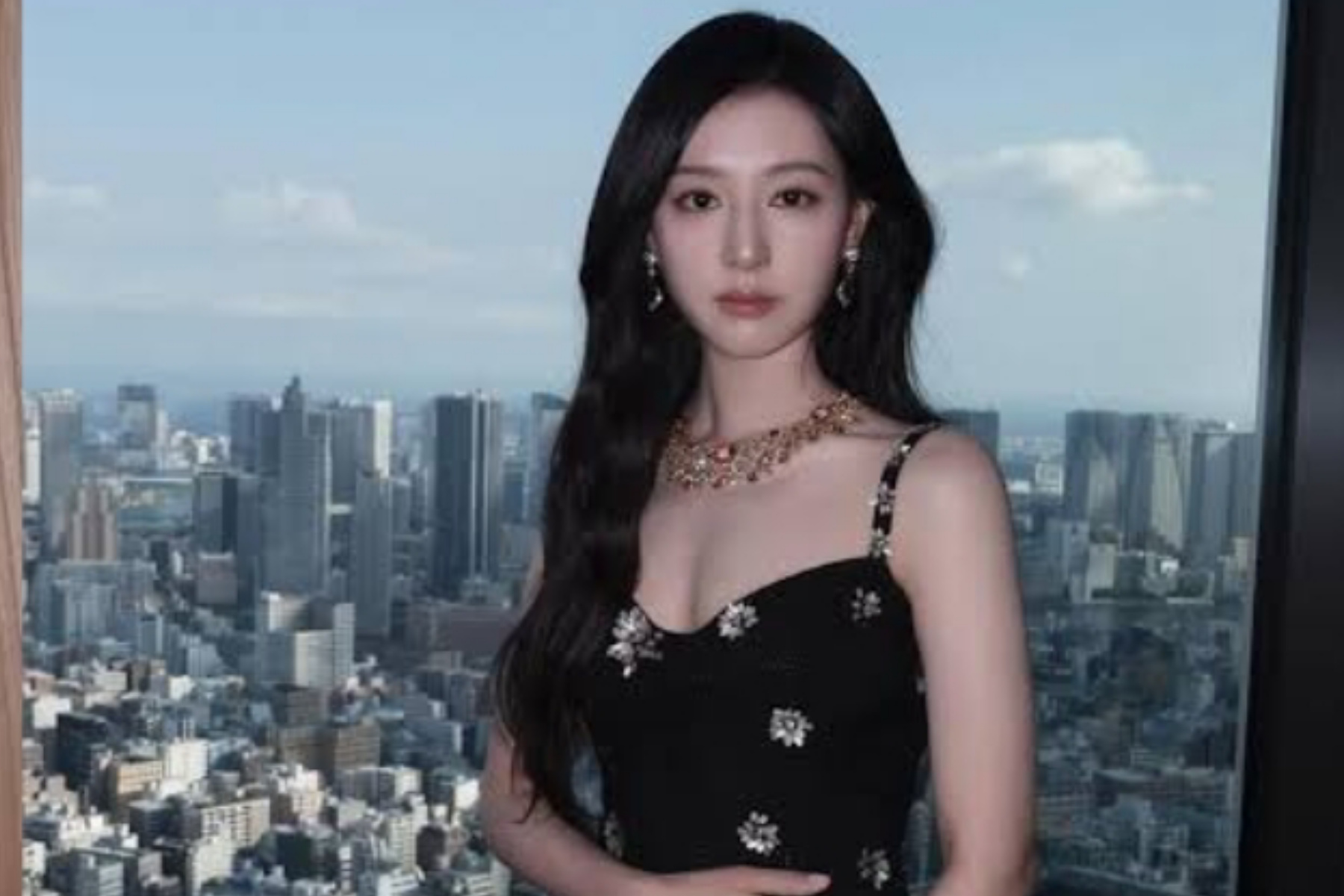 Kim Ji Won Tampil Memukau dalam Pemotretan Edisi Spesial Marie Claire Korea