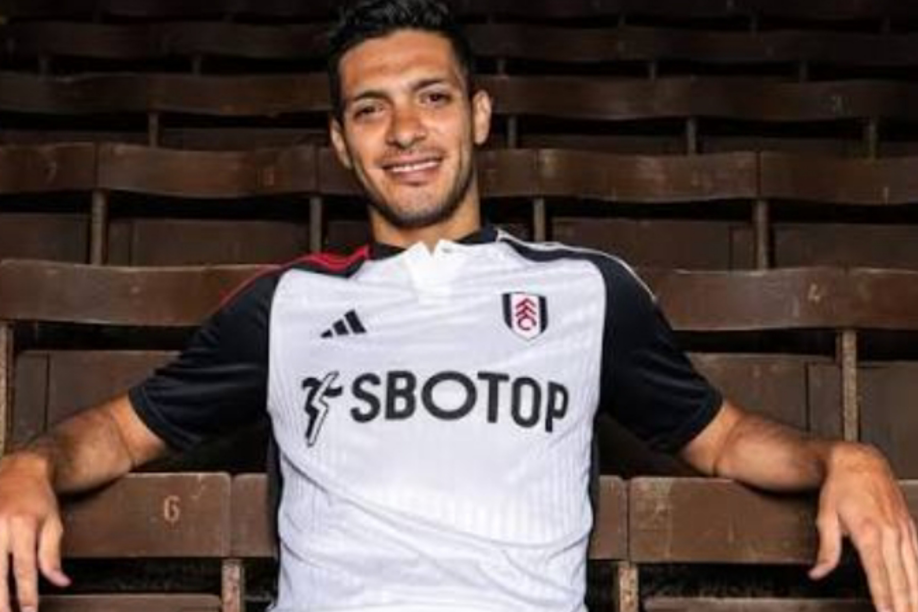 Kode Keras Raul Jimenez: Peluang Emas Kembali Pulang ke Pelukan Wolves!