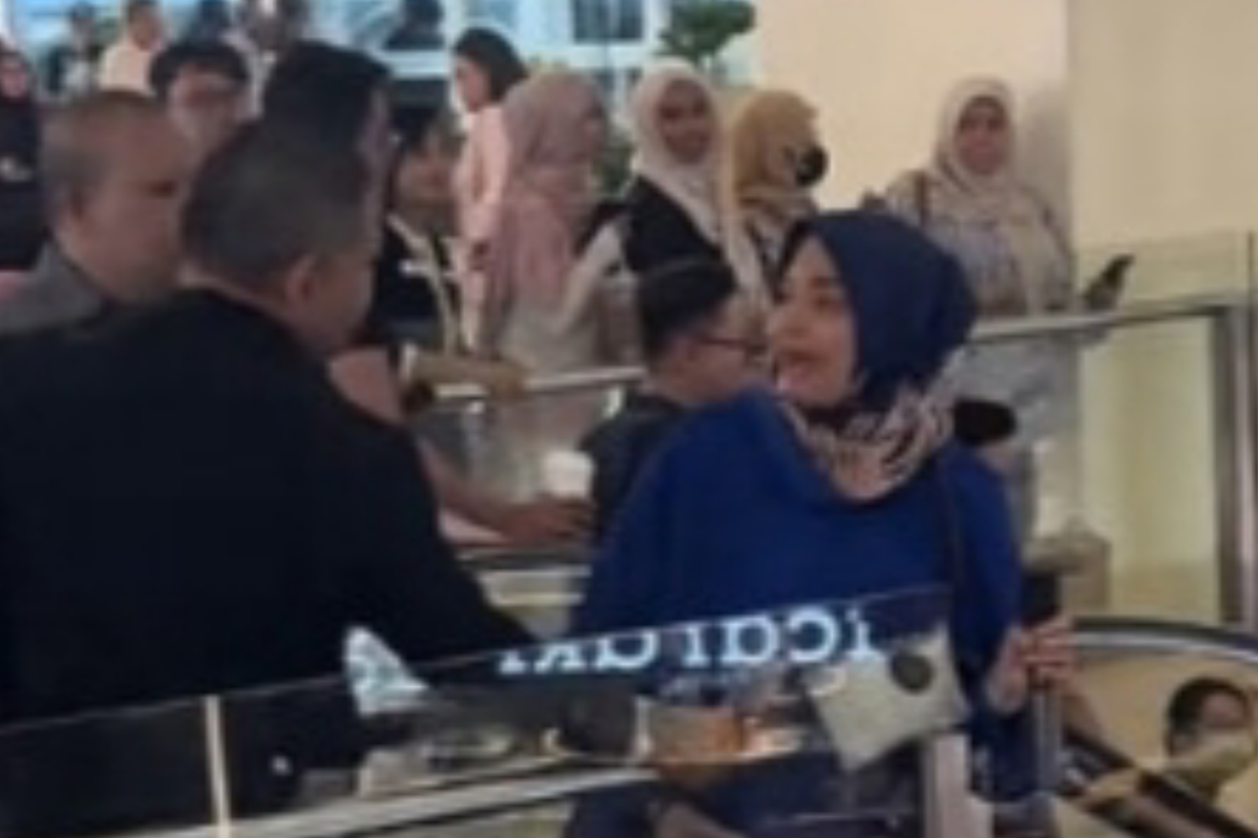 Konser Afgan di Grand Indonesia Ricuh: Aksi Nekat Wanita Berujung Bahaya