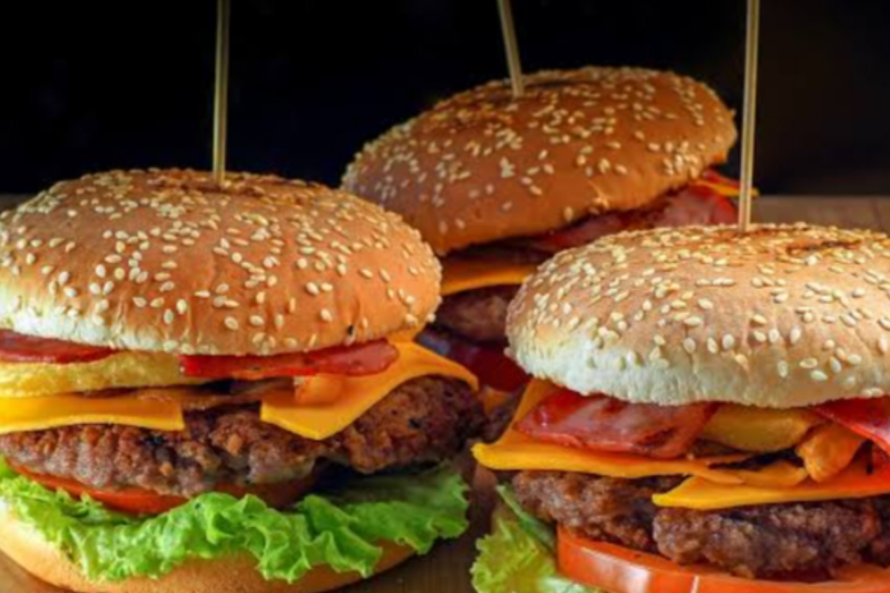 Mengapa Burger Tidak Sehat? Fakta Tersembunyi di Balik Kelezatannya