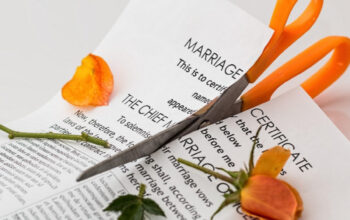 Mengenal Grey Divorce: Mengapa Pasangan Lansia Memilih Berpisah?