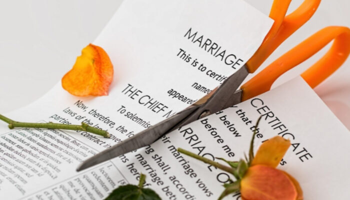 Mengenal Grey Divorce: Mengapa Pasangan Lansia Memilih Berpisah?