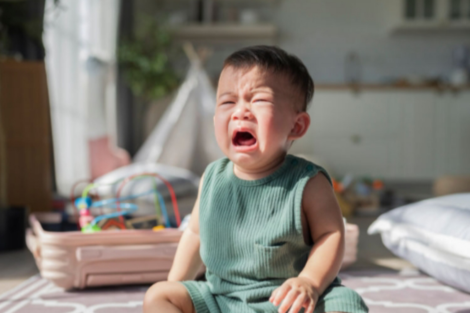 Panduan Menenangkan Bayi Rewel: Pahami Kode Komunikasi Si Kecil
