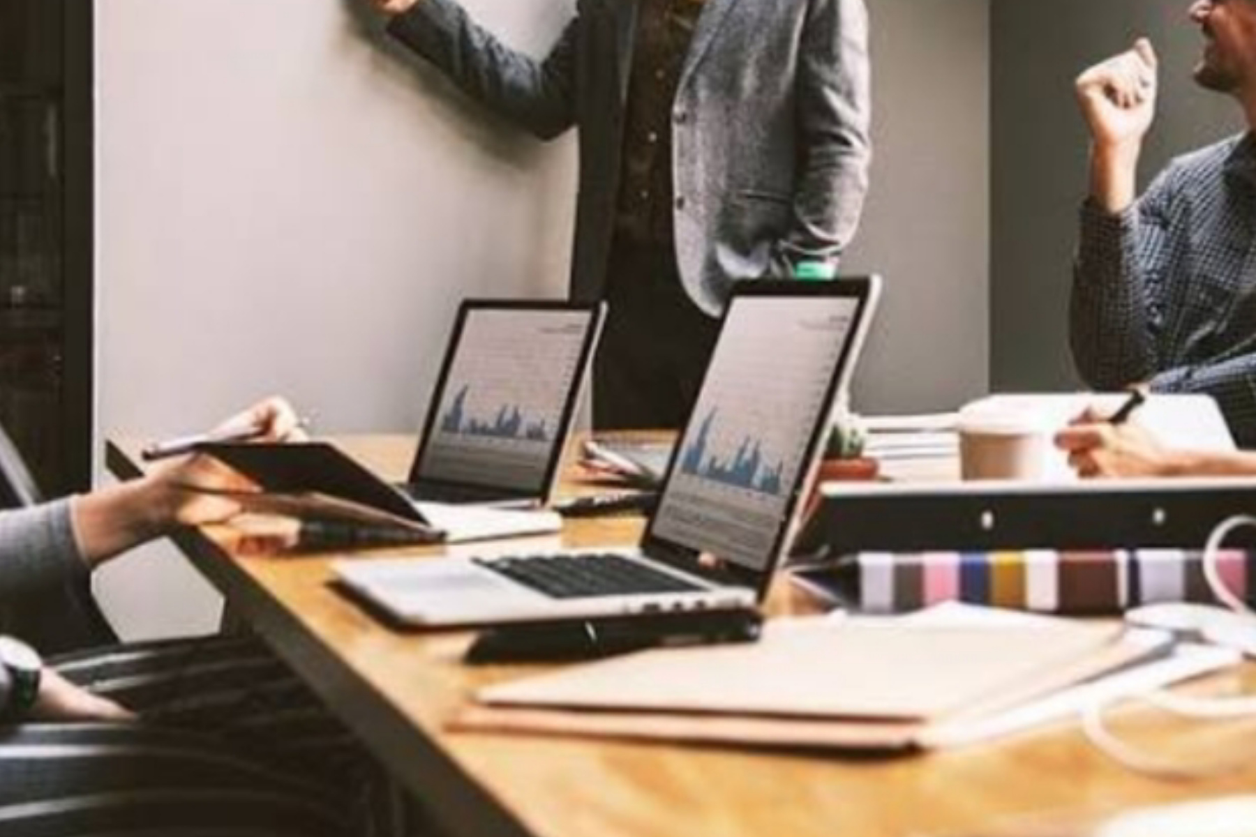Pentingnya Menjaga Kesehatan Mental di Tengah Tekanan Dunia Kerja Modern 1 Pentingnya Menjaga Kesehatan Mental di Tengah Tekanan Dunia Kerja Modern