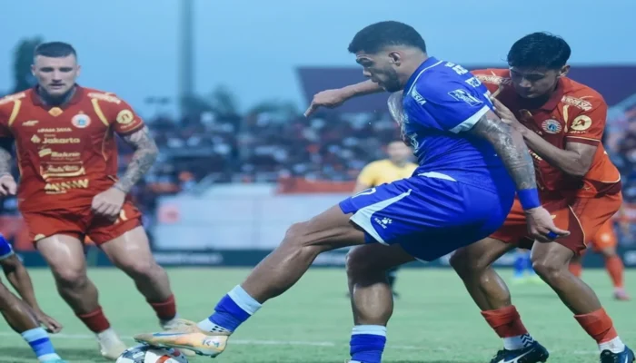 Persib Makin Kokoh, Persija Tersungkur