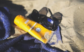 Rahasia Kulit Awet Muda: Jangan Asal Pakai Sunscreen!