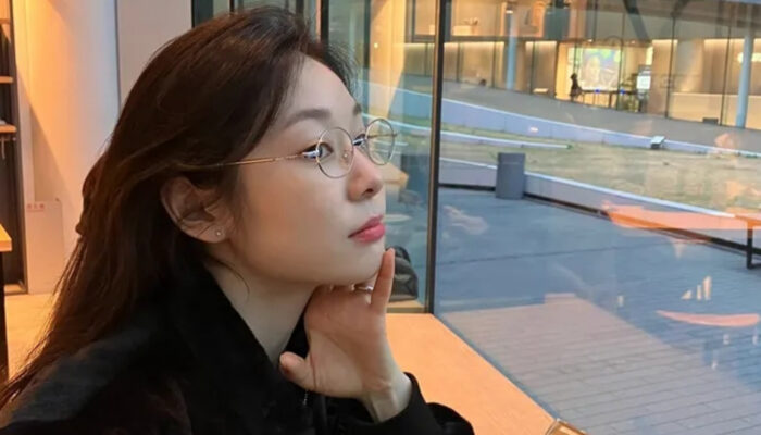 Rahasia Kulit Berkilau Kim Yuna: Definisi Anggun dalam Balutan ‘My Rose Hour’