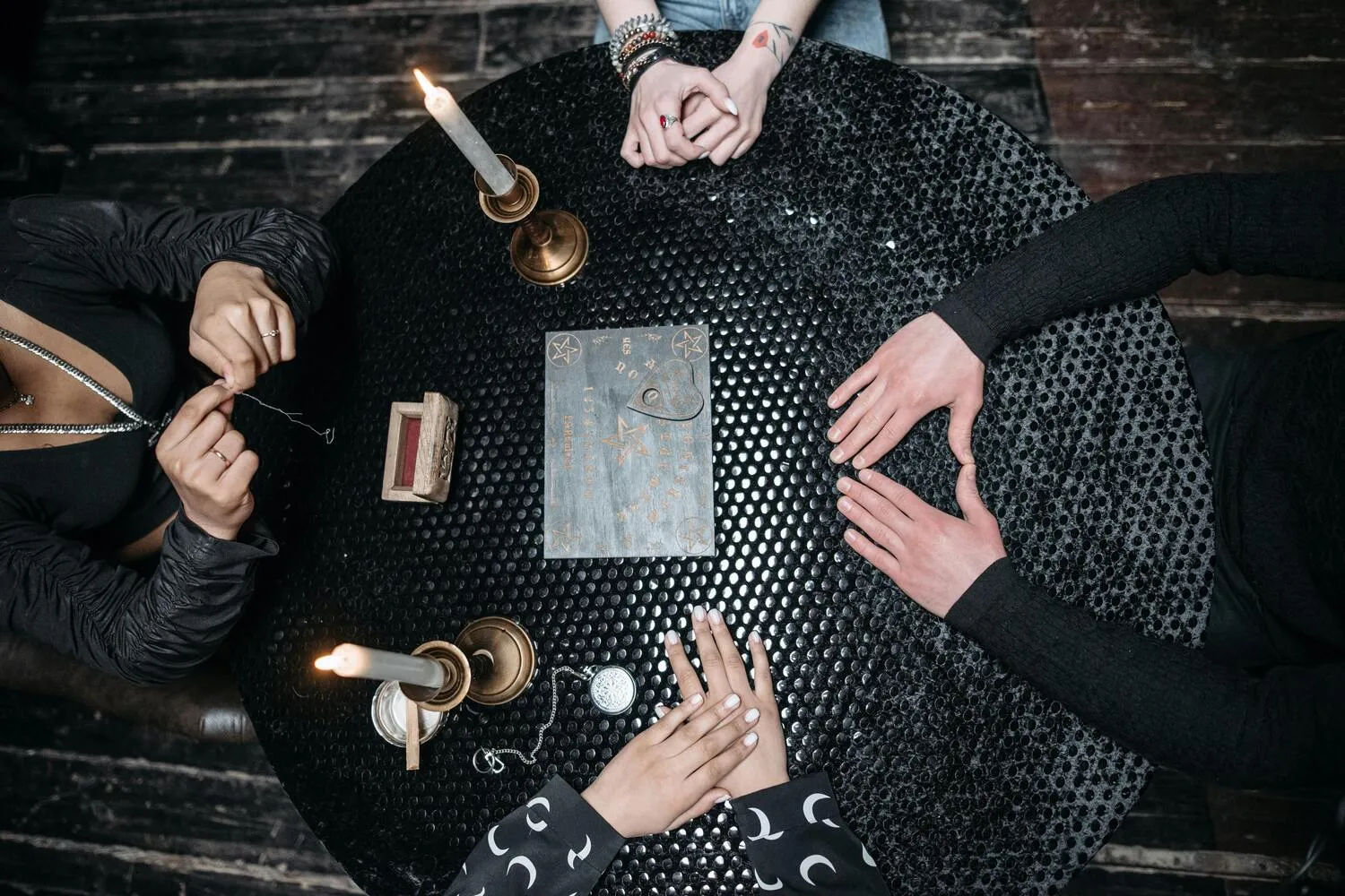 Ramalan Zodiak 8 Mei 2026: Ada Peluang Besar dan Konflik Emosi