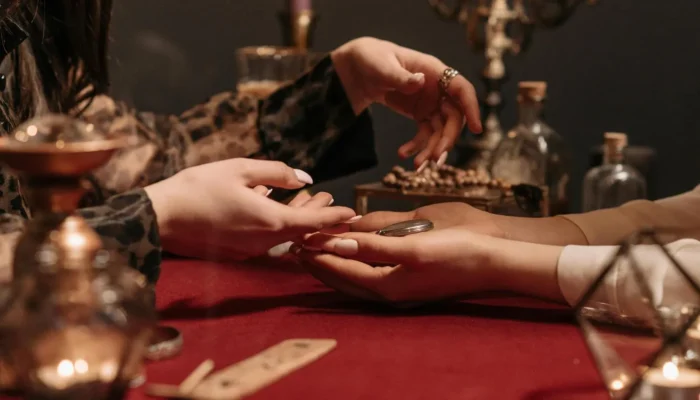 Ramalan Zodiak Hari Ini: Karier Taurus Melejit, Emosi Scorpio Memanas