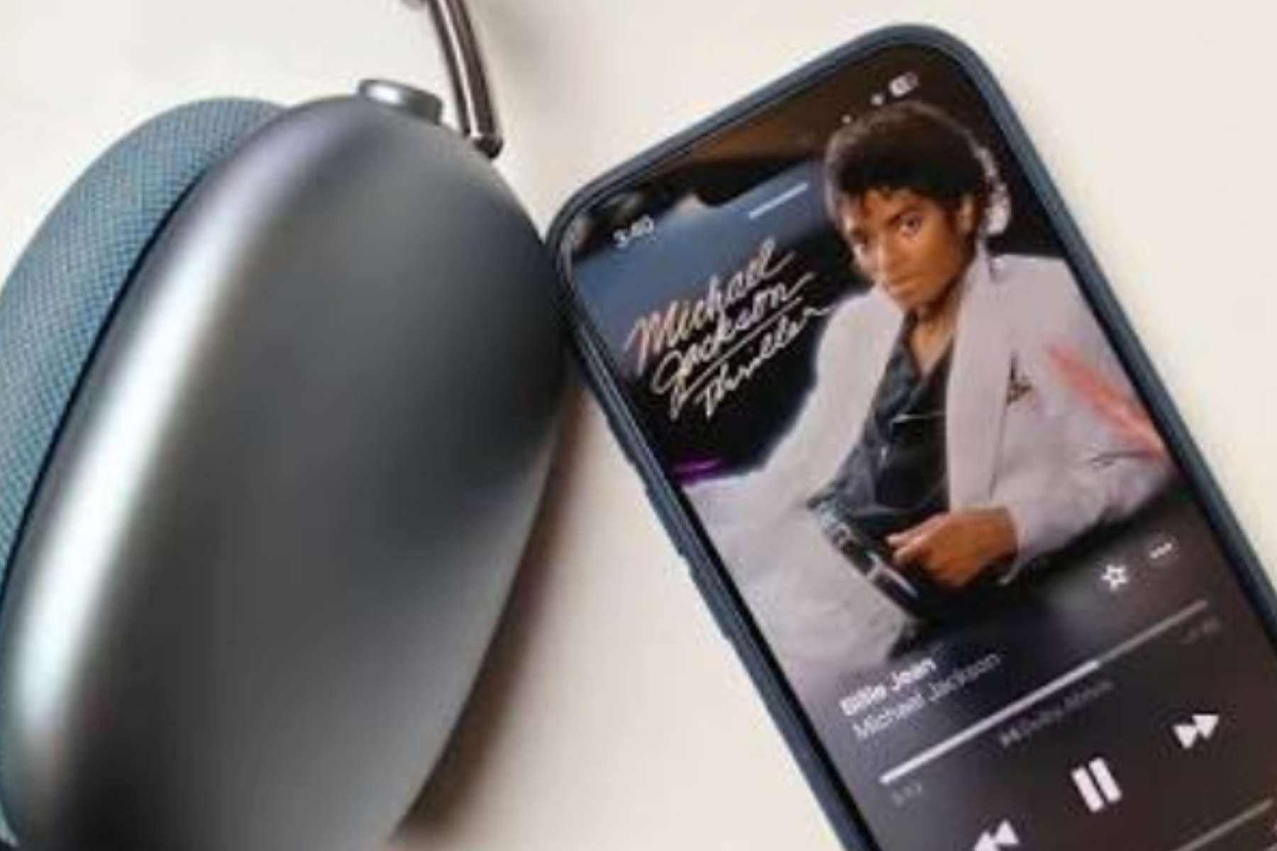 Review Jujur AirPods Max 2: Kualitas Premium dengan Desain yang Masih Kontroversial