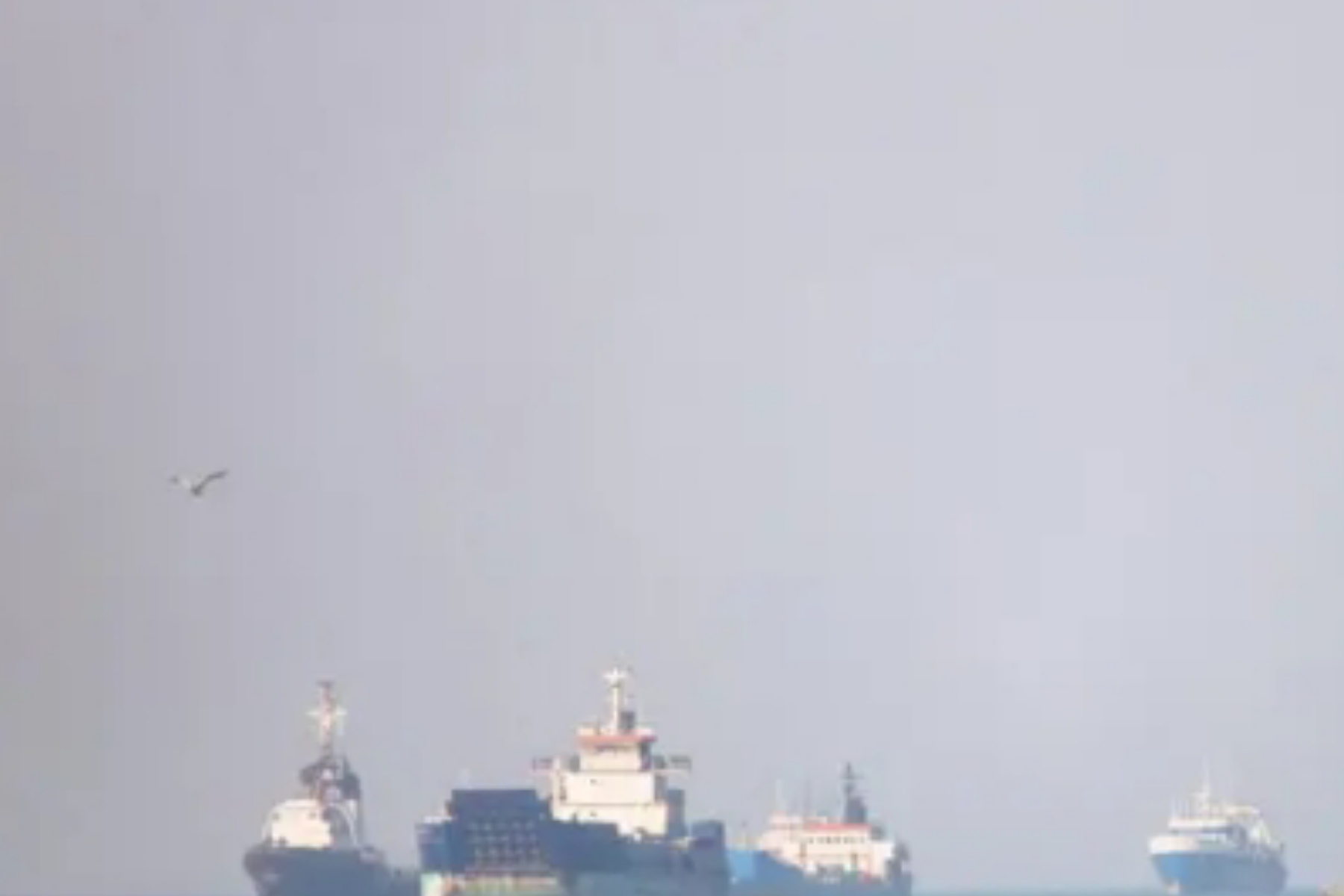 Saling Gertak di Jalur Sempit: Benarkah Selat Hormuz Masih Terblokade?