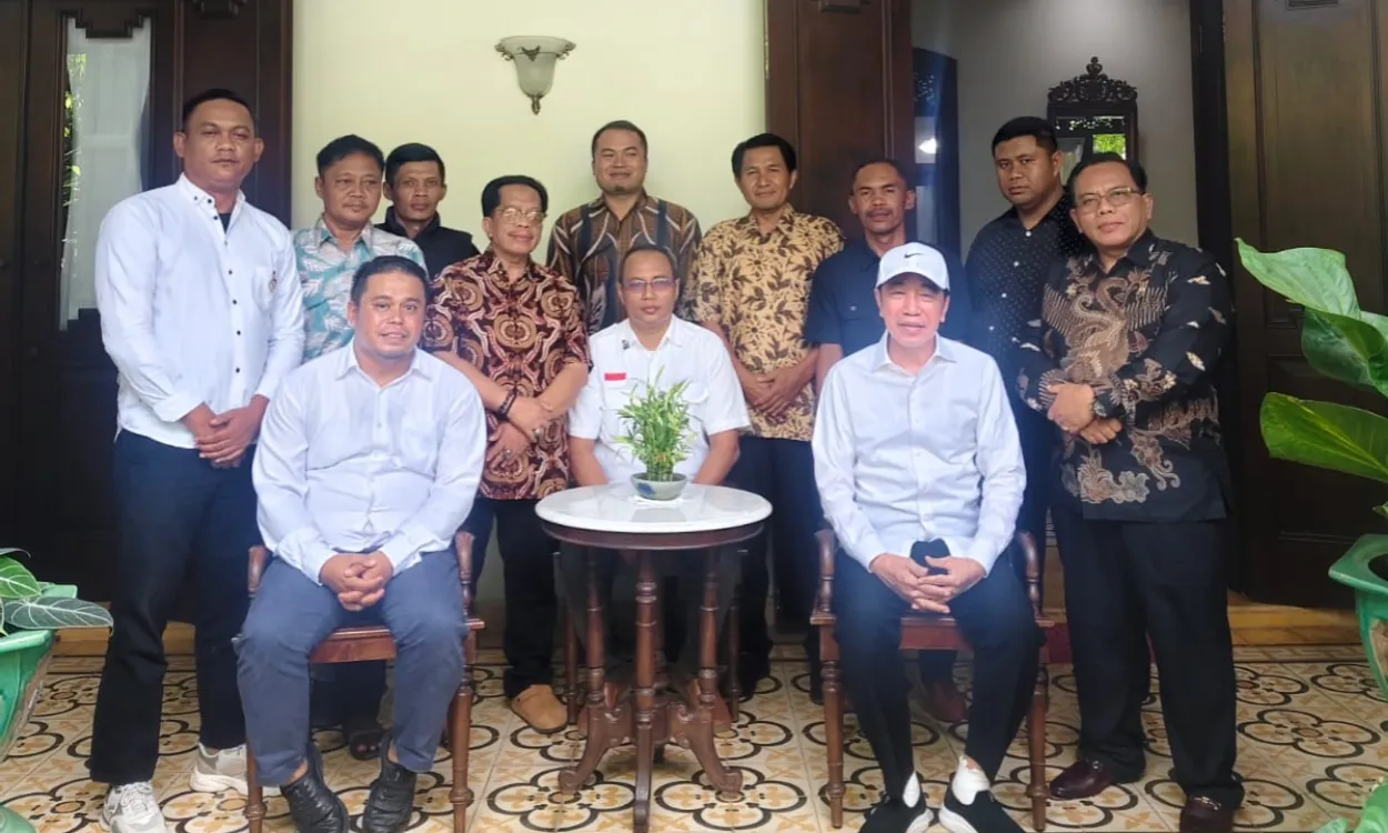 Sambangi Joko Widodo; Kades Sukawangi Bogor Bawa Misi Darurat Soal Nasib Tanah Warganya