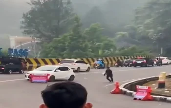 Viral! Mobil Diserang Massa di Puncak Pass Cianjur 3 Viral! Mobil Diserang Massa di Puncak Pass Cianjur