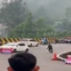 Viral! Mobil Diserang Massa di Puncak Pass Cianjur
