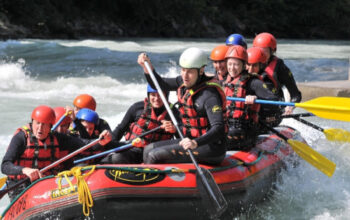 Waspada Bahaya Tersembunyi Saat Arung Jeram