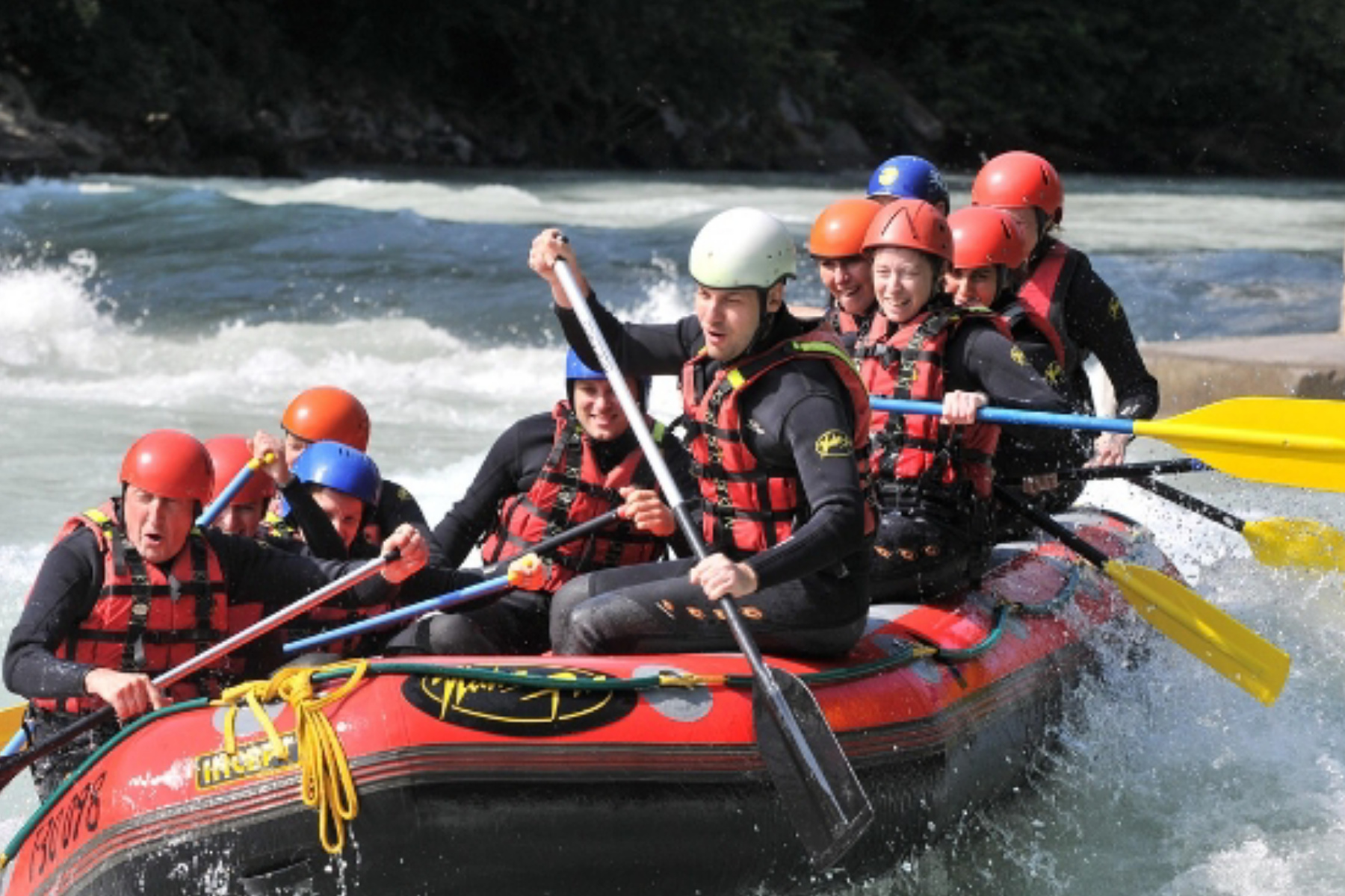 Waspada Bahaya Tersembunyi Saat Arung Jeram