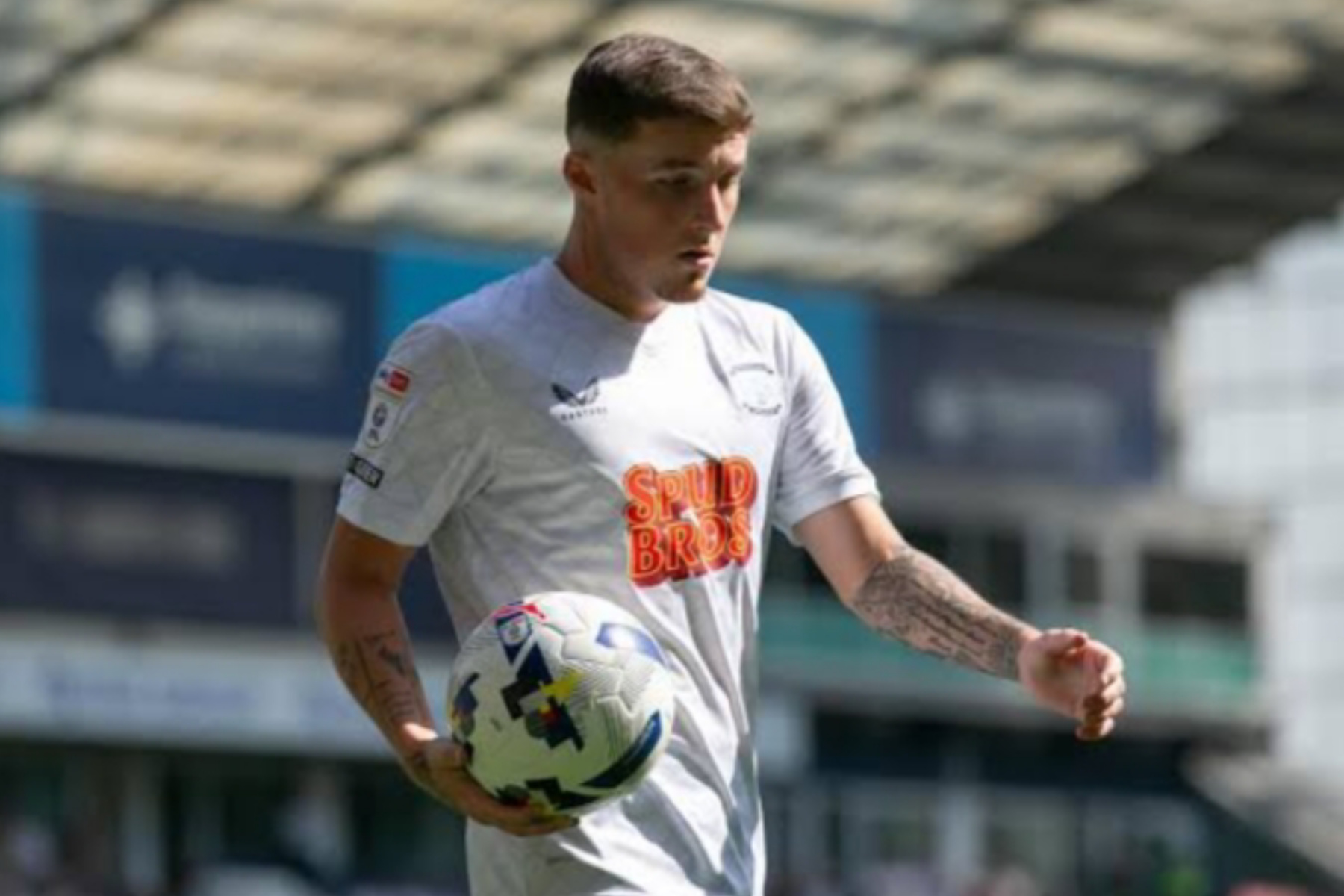 Wolves Incar Alfie Devine untuk Perkuat Lini Tengah