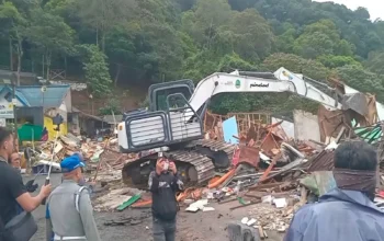 163 Kios di Puncak-Cipanas Cianjur Dibongkar, Pedagang Bingung Kehilangan Mata Pencaharian 1 163 Kios di Puncak-Cipanas Cianjur Dibongkar, Pedagang Bingung Kehilangan Mata Pencaharian