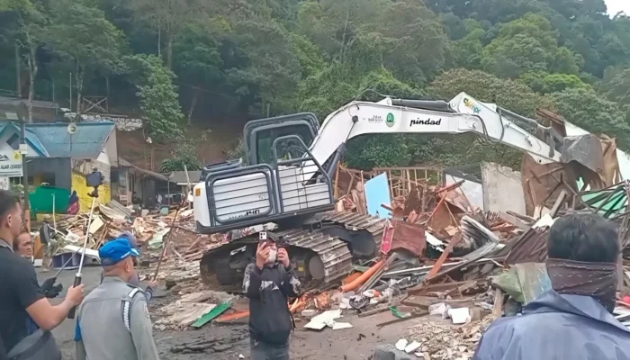 163 Kios di Puncak-Cipanas Cianjur Dibongkar, Pedagang Bingung Kehilangan Mata Pencaharian
