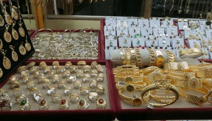 Cek Harga Emas Perhiasan Terbaru Siang Ini