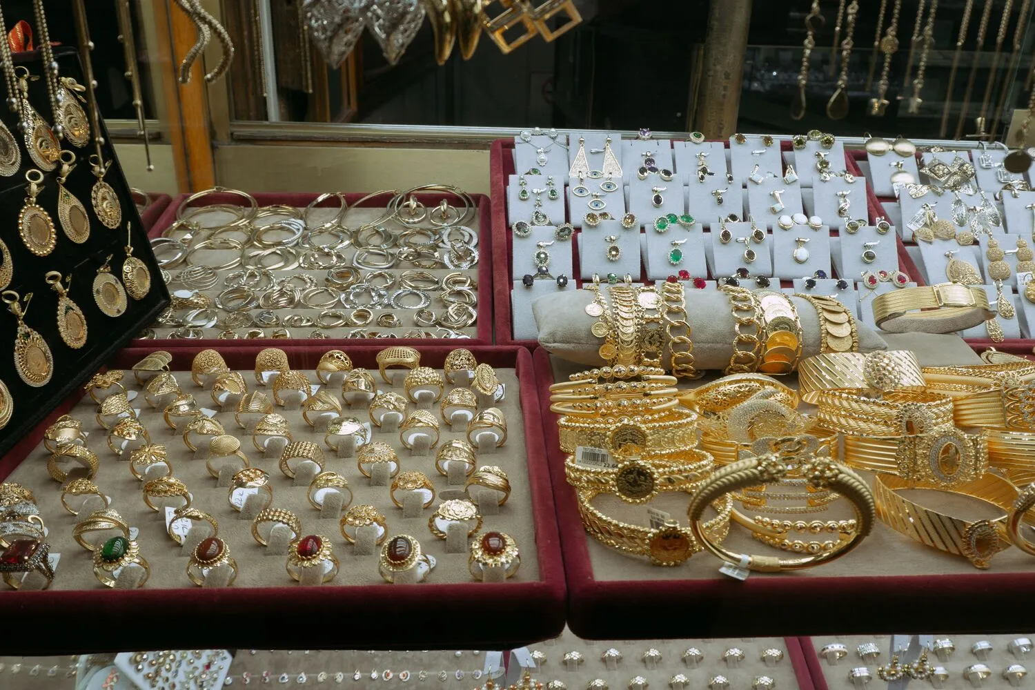 Cek Harga Emas Perhiasan Terbaru Siang Ini