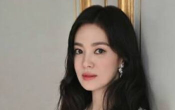 Gaya Liburan Song Hye Kyo: Sederhana Namun Tetap Elegan 3 Gaya Liburan Song Hye Kyo: Sederhana Namun Tetap Elegan