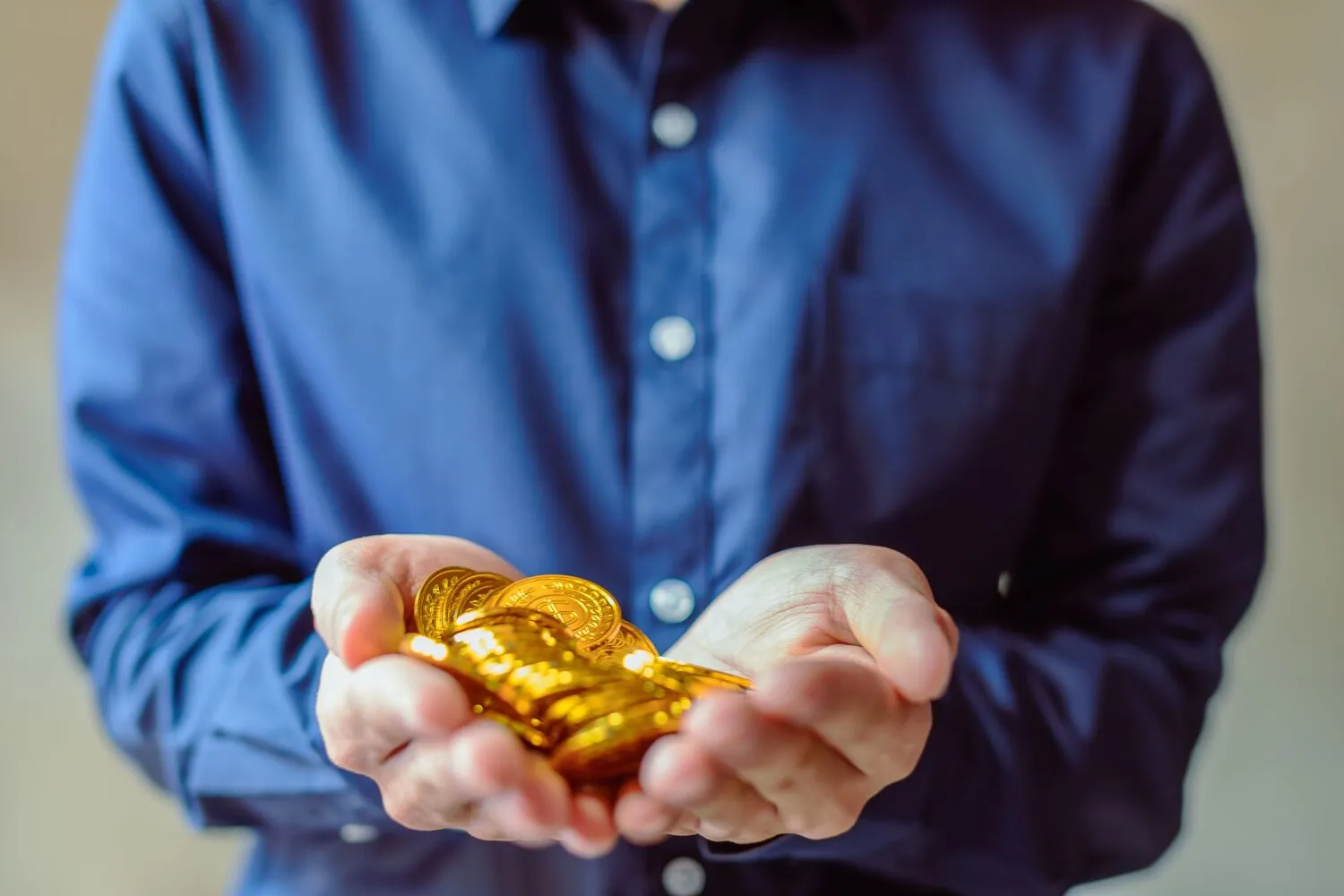 Harga Emas Terbaru: Turun Tajam atau Masih Aman?