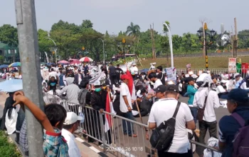 Kawasan Tegar Beriman Cibinong Dipadati Massa Aksi Dukung Program Prabowo Subianto dan Lanjutkan Program MBG