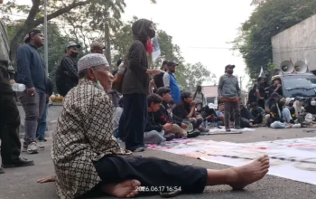 Konflik Agraria!! Warga Sukajaya Gelar Aksi di Polres Bogor dan Pemkab Bogor, Sepuh; 'Kembalikan Tanah Kami Secara Komunal' 3 Konflik Agraria!! Warga Sukajaya Gelar Aksi di Polres Bogor dan Pemkab Bogor, Sepuh; 'Kembalikan Tanah Kami Secara Komunal'