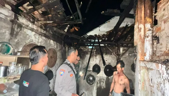 Lilin di Atas Kulkas Diduga Picu Kebakaran Rumah di Plered Purwakarta