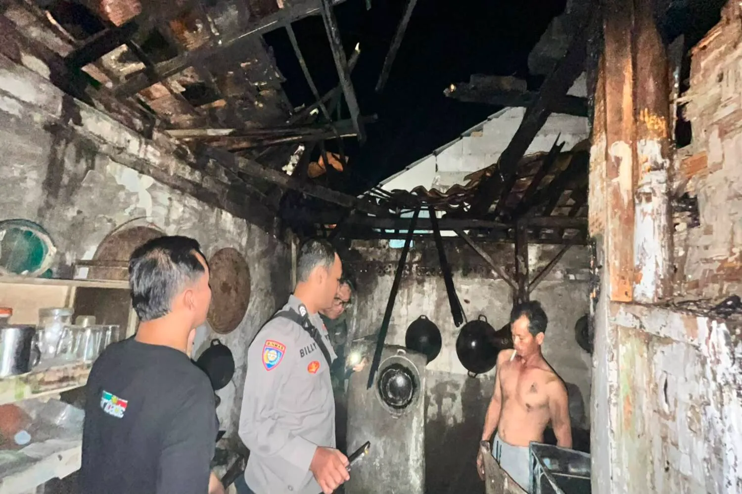 Lilin di Atas Kulkas Diduga Picu Kebakaran Rumah di Plered Purwakarta 1 Lilin di Atas Kulkas Diduga Picu Kebakaran Rumah di Plered Purwakarta