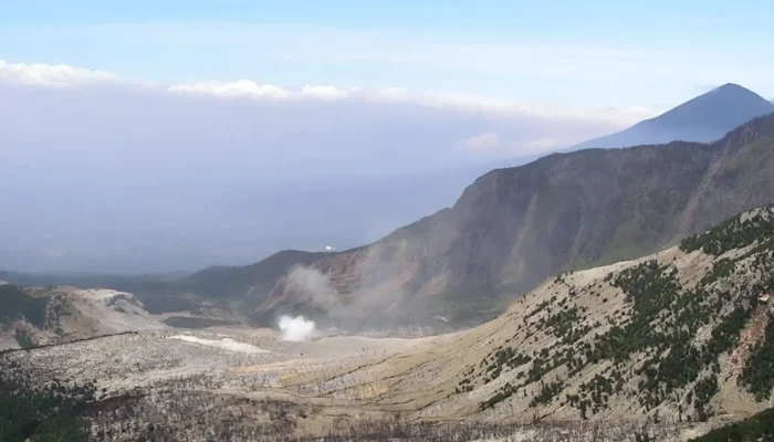 Pesona Gunung Papandayan, Perpaduan Keindahan Alam dan Jejak Letusan Dahsyat