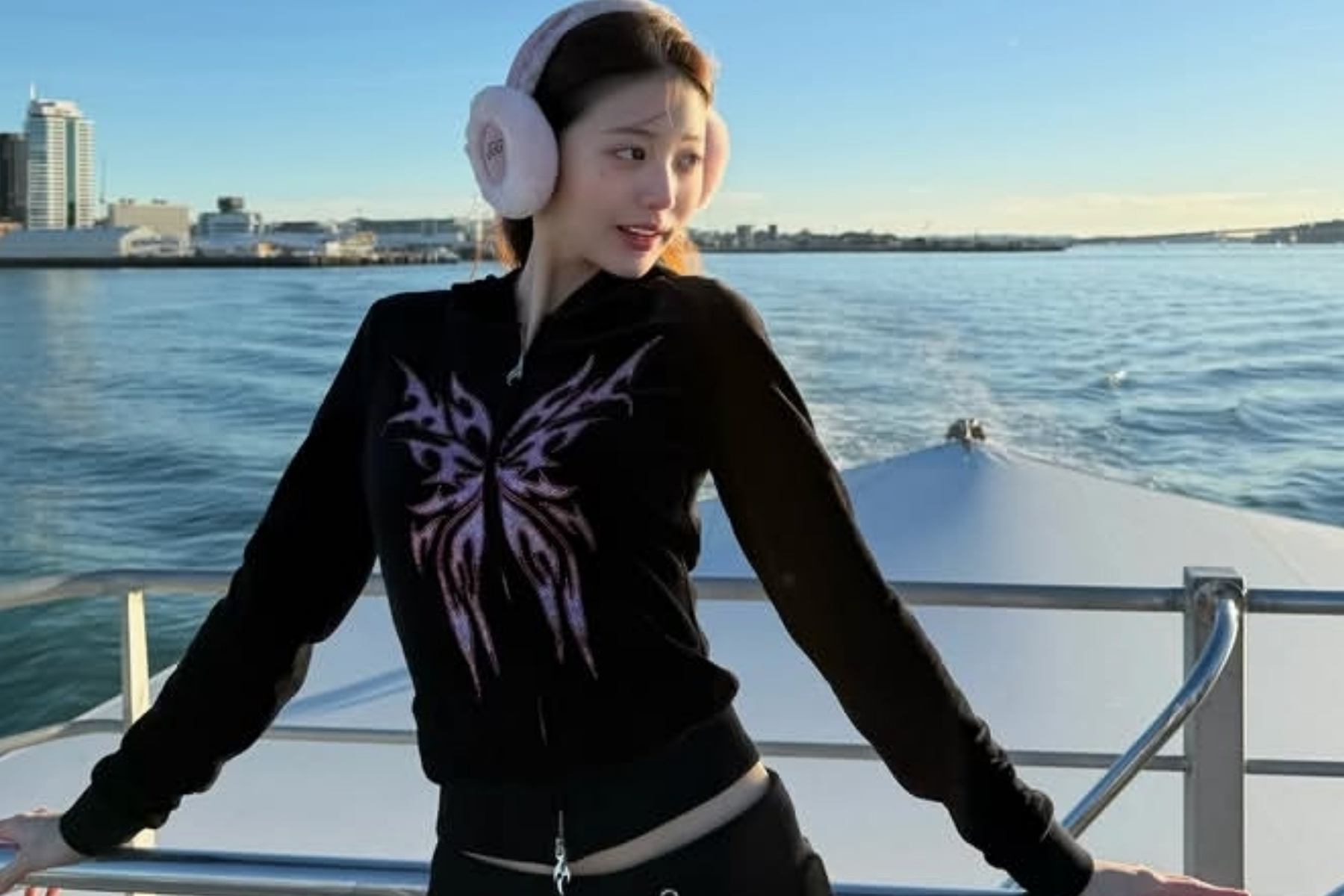 Pesona Jang Wonyoung IVE dalam Foto Terbaru di Pantai