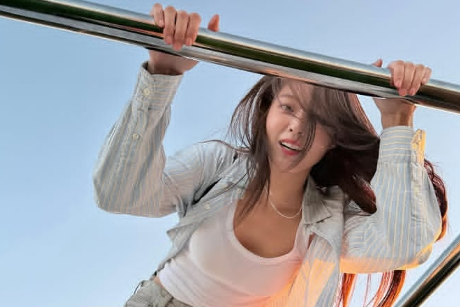 Seolhyun Kembali ke YouTube dengan Konten Vlog Perjalanan 1 Seolhyun Kembali ke YouTube dengan Konten Vlog Perjalanan