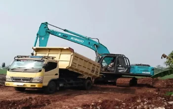 Setkab Bojongpicung Cianjur Soroti Tanah Urugan Proyek UPTD yang Berceceran di Jalan Raya 3 Setkab Bojongpicung Cianjur Soroti Tanah Urugan Proyek UPTD yang Berceceran di Jalan Raya